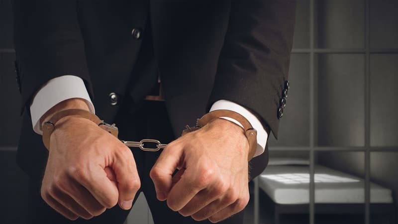 Agentliyinin sabiq direktoru məhkəmə zalında həbs edildi