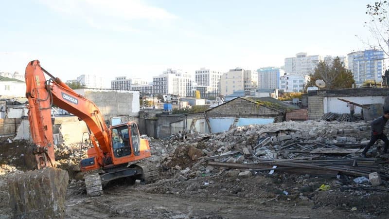 Bakıda evi plana düşən sakinlər narazılıq edir: "48 000 AZN-ə ev ala bilərəm?"