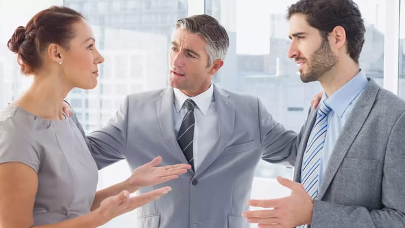 Mediator ola bilməyən şəxslərin dairəsi genişləndirildi (SİYAHI)