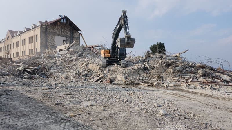 Xankəndi, Xocalı və Ağdərədə qanunsuz tikililər sökülür (RƏSMİ)