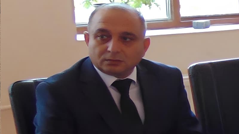 48 yaşlı məmur iş yerində öldü
