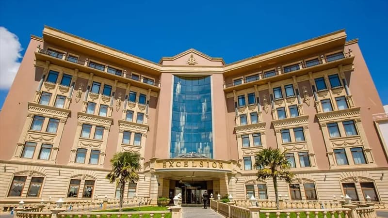 "Excelsior Hotel"də baş direktorla menecer arasında nə baş verir?