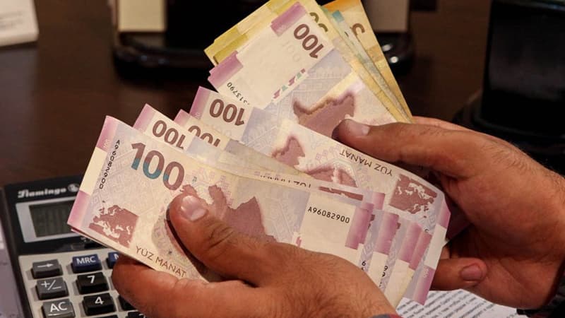 Sahibkar dayısının evindən pul oğurladı - Qorxudan tualetə atdı