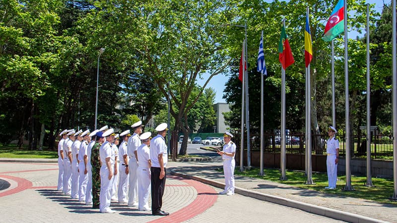 NATO-ya məxsus mərkəzdə Azərbaycan bayrağı qaldırıldı (FOTO)