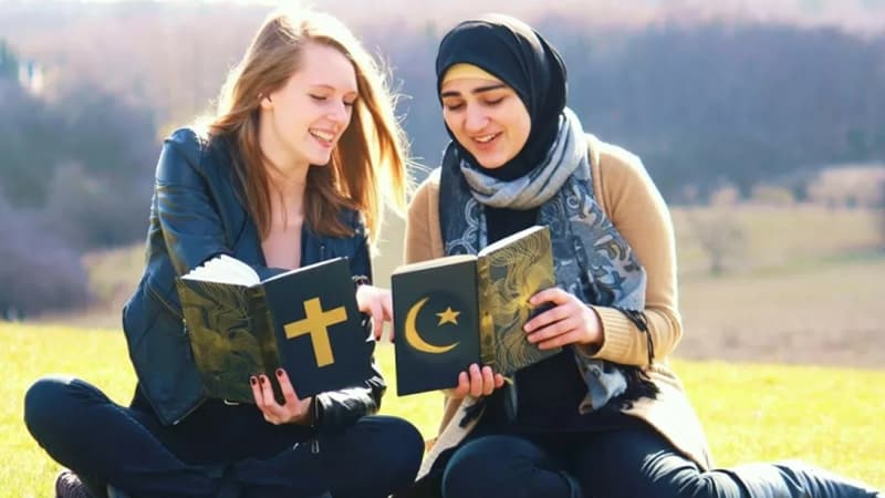 Dinlərin dünyadakı payı: Müsəlmanlar artır, xristianlar azalır, dinsizlər isə...