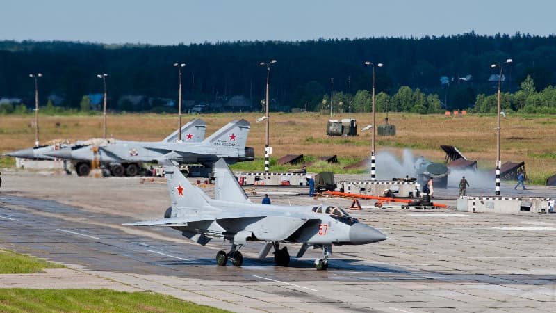 Ukrayna Rusiyanın "Kinjal" daşıyan MiQ-31 təyyarəsini Savasleyka aerodromunda vurdu