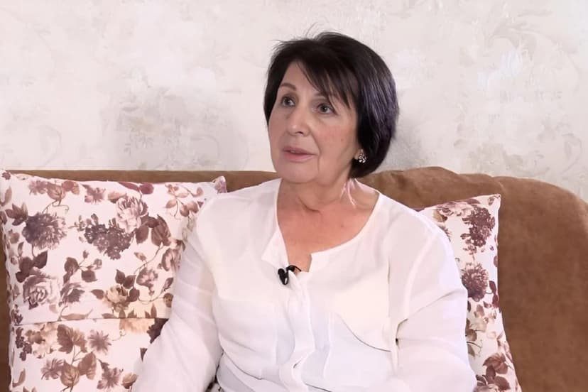Ofeliya Sənani: "Həyat yoldaşım qızımızın xəstəliyinə dözmədi"
