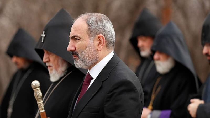 Xüsusi təyinatlılar arxiyepiskopu həbs edə bilmədi, Eçmiədzini tərk etdi (YENİLƏNİB)
