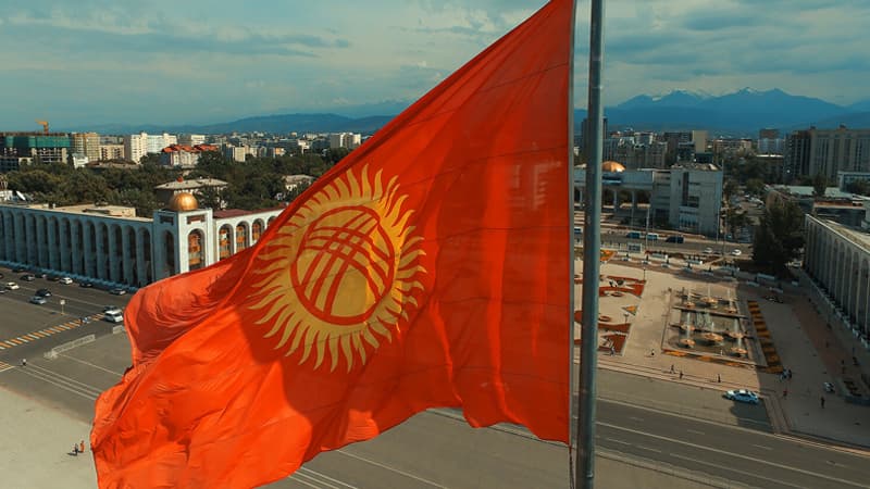 Qırğız deputat "Qırğızıstan" adından imtina etməyi təklif edib