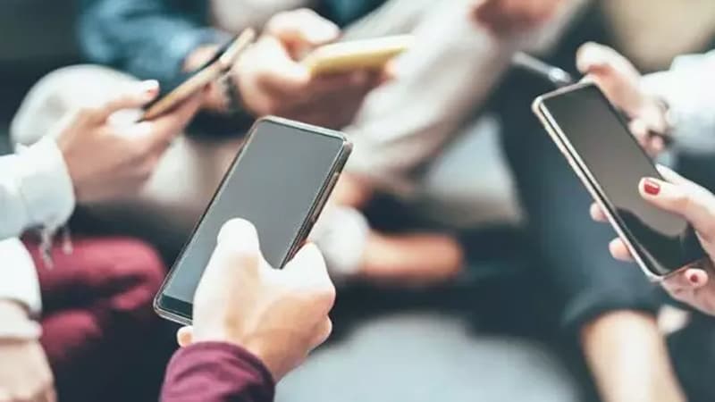Xaricdən mobil telefon gətirmək niyə azalıb? (ARAŞDIRMA)