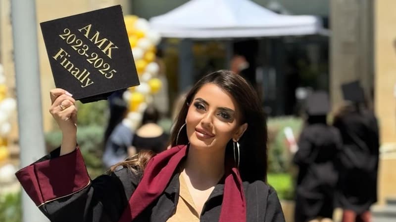 Azərbaycanlı müğənni məzun oldu (FOTO)