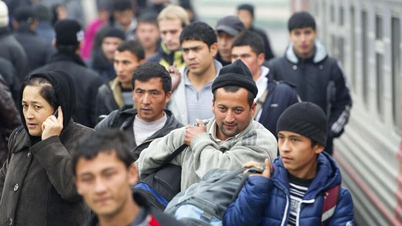 Rusiyada miqrantlar üçün "işıqfor" sistemi: Azərbaycanlılar "qırmızı" siyahıya salınacaq?