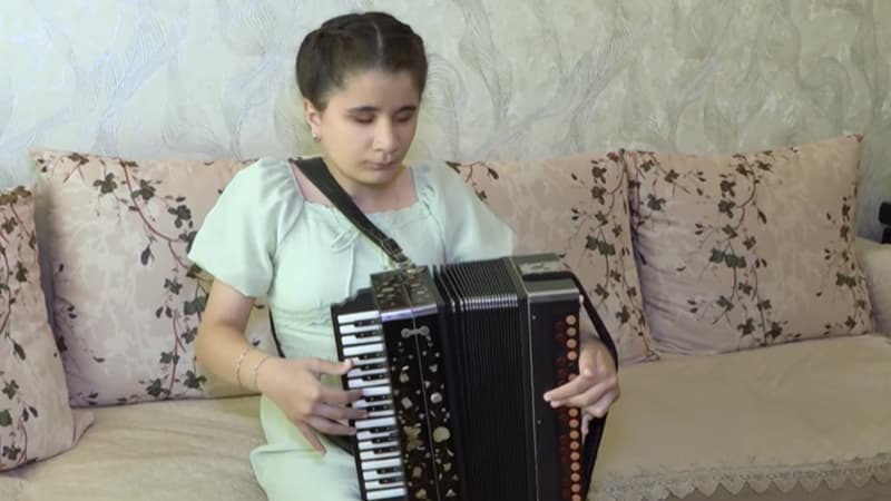 Görmə məhdudiyyətli qarmon ifaçısı qızın həyat hekayəsi