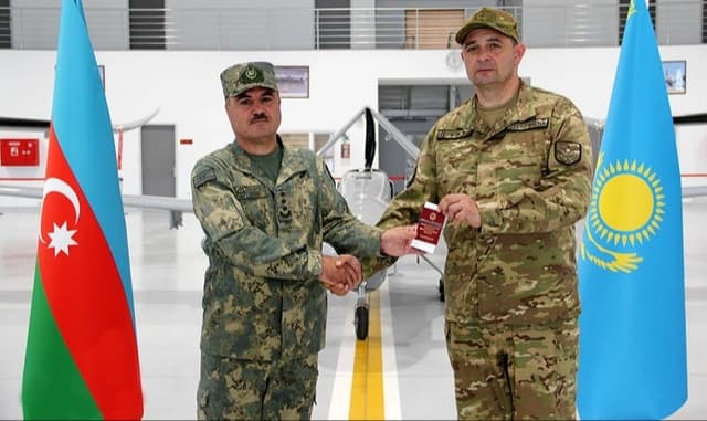 Azərbaycan və Qazaxıstan hərbçilərinin iştirakı ilə PUA təlimi başa çatdı (FOTO)