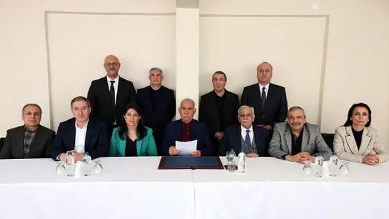 PKK tarixə qovuşur: Öcalan azadlığa çıxacaqmı? (ŞƏRH)