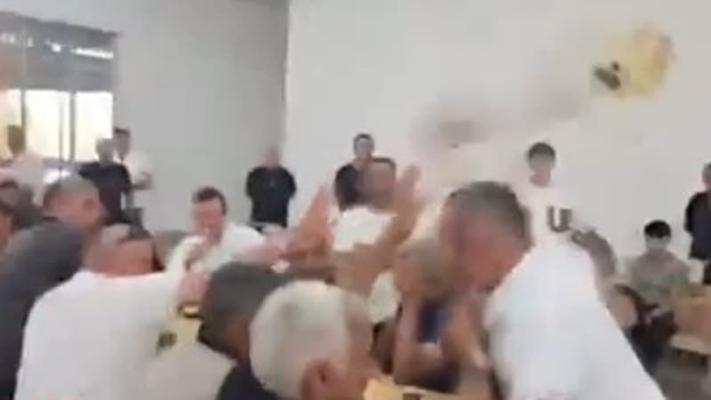 Bu ölkədə azərbaycanlı deputat seçiciyə çaynik atdı (VİDEO)