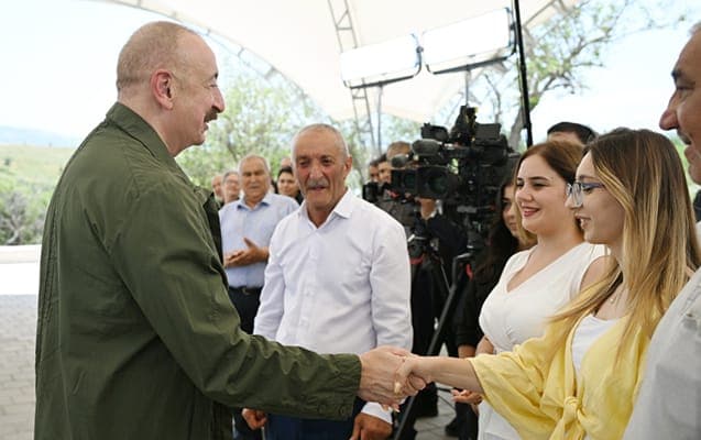 Prezident sakinlərlə görüşündən paylaşım etdi (VİDEO)