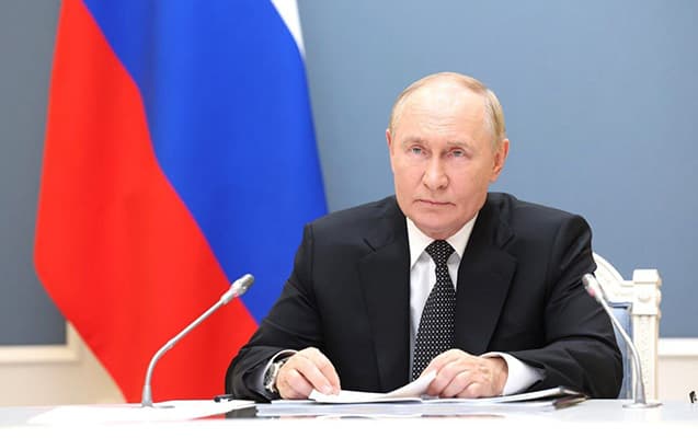 Putin əcnəbilərlə bağlı qərarı dəyişdi