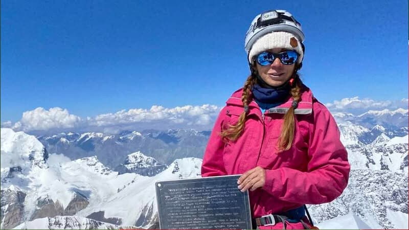 Qələbə zirvəsində ayağı sınan alpinist 2026-cı ildə xilas ediləcək