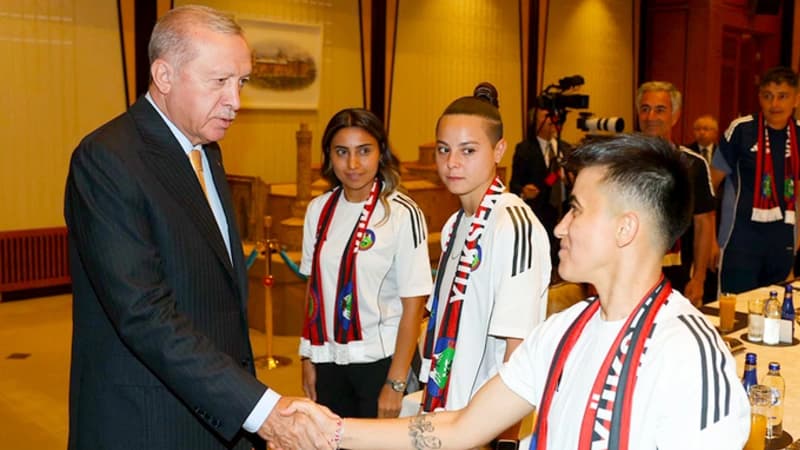 Azərbaycan millisinin futbolçuları Ərdoğanla görüşdü (FOTO)