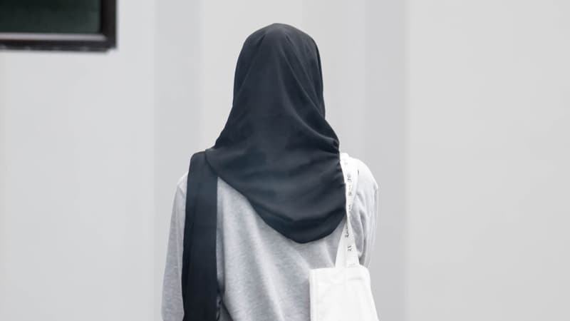 Avropa ölkəsi məktəbli qızlara hicab taxmağı qadağan edir