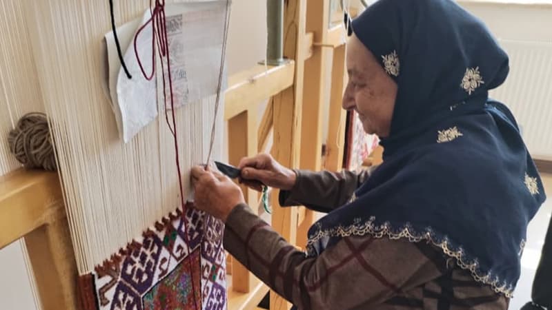 78 yaşında tələbə oldu: 12 nəvəsi, 12 nəticəsi var... (FOTO/VİDEO)