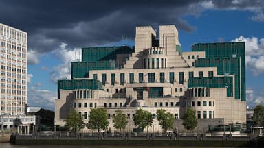 MI6 Rusiyadan casus cəlb etmək üçün "qaranlıq şəbəkə"də yeni portal işə salır