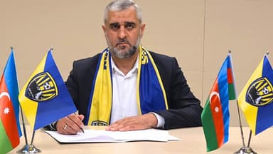 Adil Şükürov istefaya göndərildi