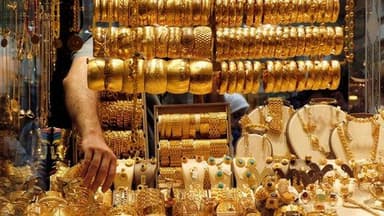 Müştəri kimi "Şərq Bazarı"na getdi, "Vivani"dən qızıl oğurladı