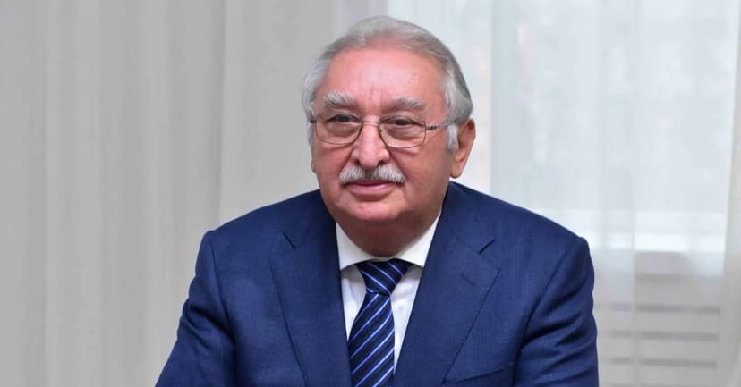 Rektor: "İşə çıxmıram, universiteti uşaqlar idarə edirlər"