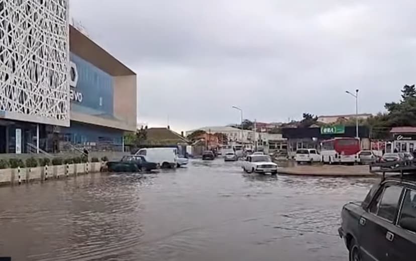 Yağış yağdı, yenə Sabunçu sulara qərq oldu (VİDEO)