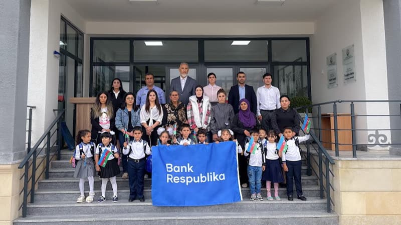 Bank Respublika Ağdamda ilk dəfə məktəbə gedəcək birinciləri sevindirdi