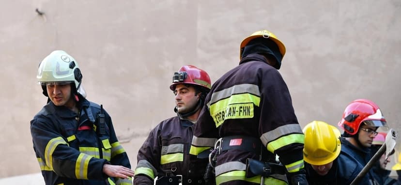 Sumqayıtda yaşayış binasında yanğın olub, sakinlər təxliyə ediliblər