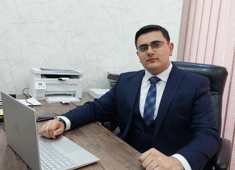 Tanınmış vəkilin fəaliyyəti dayandırıldı