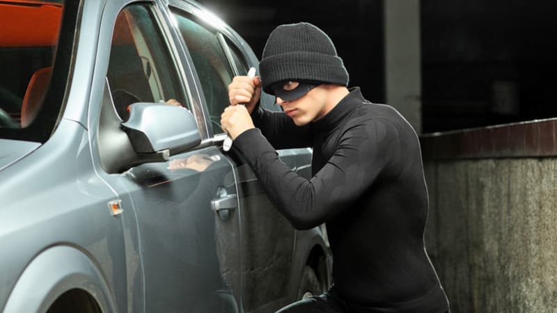 Bakıda xanım sahibkarın BMW-sindən oğurluq: Külli miqdarda pul və qızıllar....