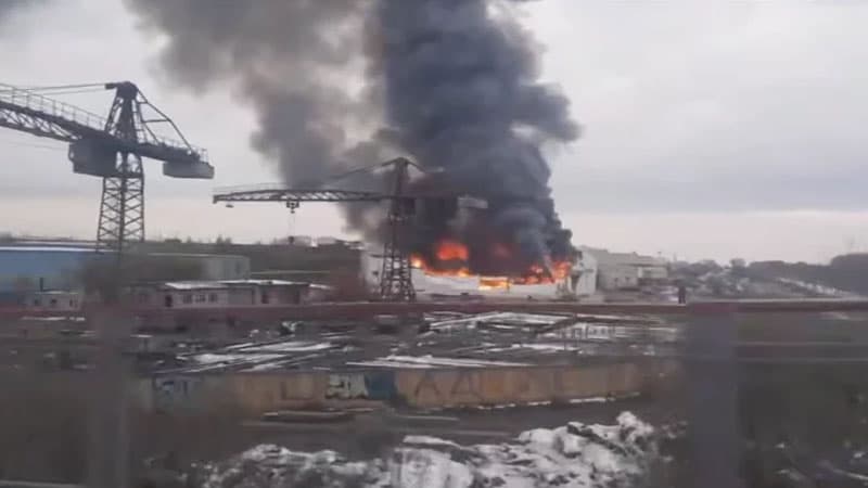Novosibirskdə ordu üçün elektronika istehsal edən zavod yanır (VİDEO)