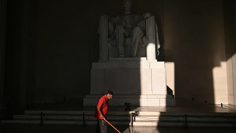 ABŞ-da "şatdaun" yenidən niyə baş verdi?