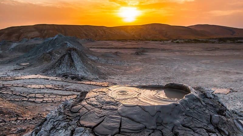 Seysmoloji Mərkəzdən Bakıda vulkan püskürməsi ilə bağlı açıqlama