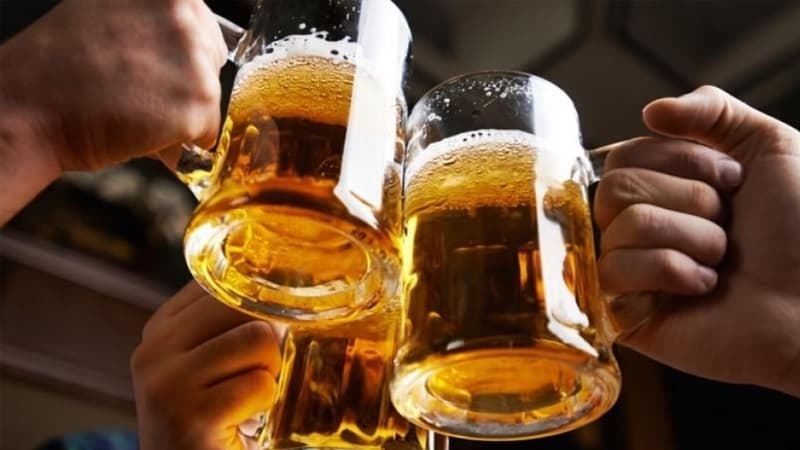 Pivə içməyə getdi, oğruluq etdi