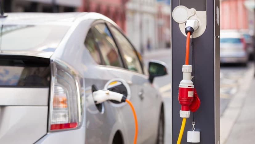 Elektrikli avtomobilin akkumulyatorunu sıradan çıxaran 5 ümumi səhv