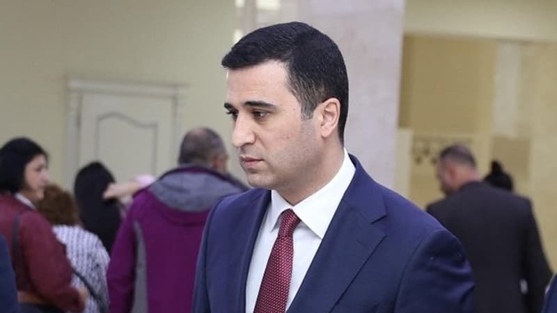 Sadiq Əliyev rəisi işdən çıxardı (FOTO)