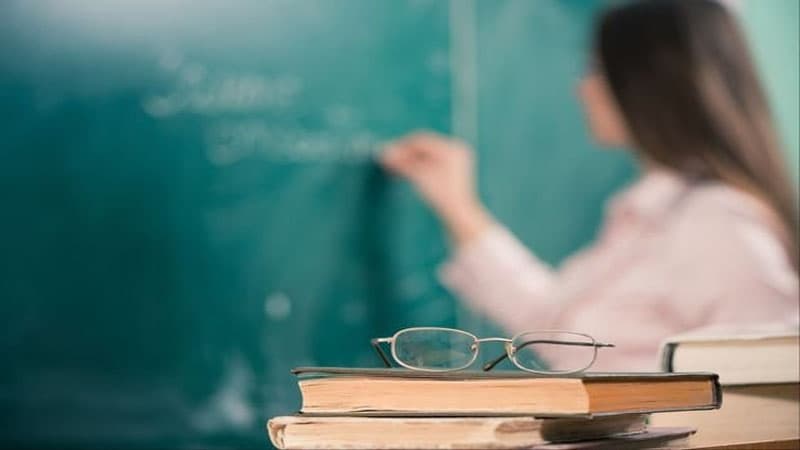 Rus bölməsində hansı fənlər Azərbaycan dilində tədris ediləcək?