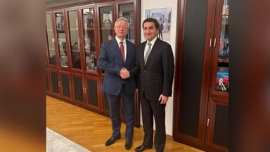 Hikmət Hacıyev Mixail Qaluzinlə regional və beynəlxalq məsələləri müzakirə etdi