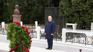 DTX-nin əməkdaşları Fəxri xiyabanda Heydər Əliyevin xatirəsini anıblar (FOTO/VİDEO)