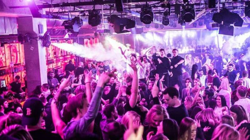 "Diamond" gecə klubunda 220 manatlıq oğurluq