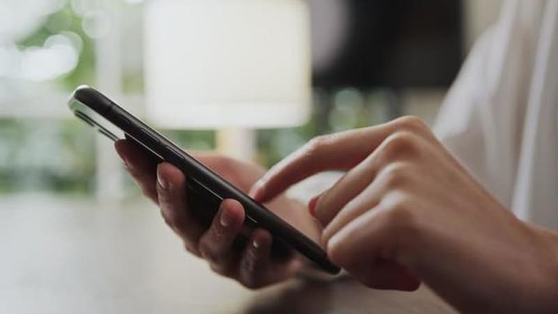 Xaricdən telefon gətirənlərin nəzərinə: 100 manat rüsum alınacaq