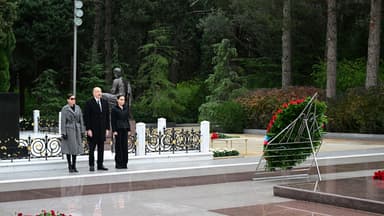 Prezident və birinci xanım Heydər Əliyevin məzarını ziyarət etdi (YENİLƏNİB)