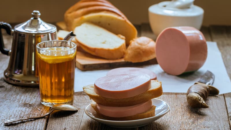Həkim hər gün kolbasa yeyənlərə xəbərdarlıq etdi