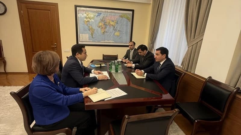 Hikmət Hacıyev Qazaxıstanın Azərbaycandakı səfiri ilə görüşdü (FOTO)