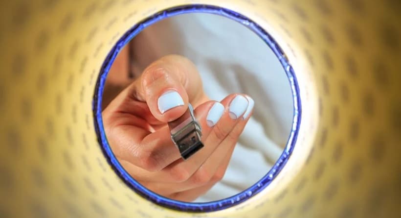 Şəhər divarlarındakı sirli USB yaddaş qurğuları: Onlar nəyi saxlayır?